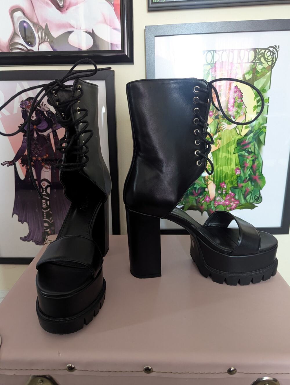 Widow Shadow Overhead Lace Up Sandals Sz 7
